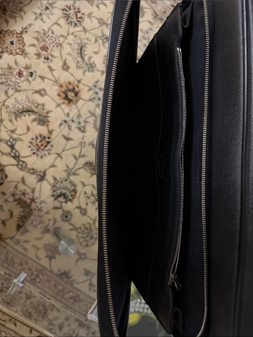 Louis Vuitton Pilot Rolling Briefcase  Taiga Leather Men’s Travel Carry on